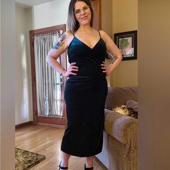 ✨ Lulus Velvet Polka Dot Midi Dress – Size Medium ✨ - Picture 4 of 4